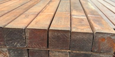 ARRIVAGE DE POTEAUX BOIS EXOTIQUE